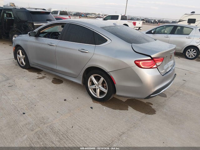Chrysler 200 C 2015 1C3CCCCB7FN520537 Image 3