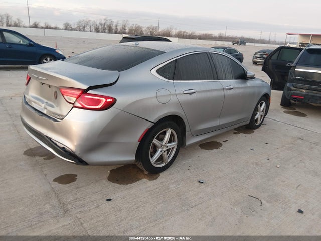Chrysler 200 C 2015 1C3CCCCB7FN520537 Image 4