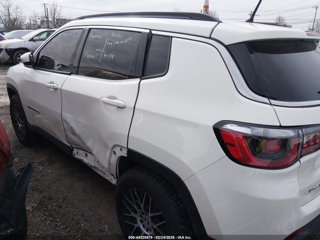 2018 JEEP COMPASS 3C4NJDBB5JT176586 Photo 2