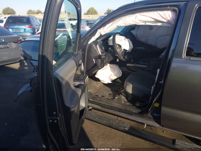 5TFAX5GNXKX140128 Toyota Tacoma Sr5