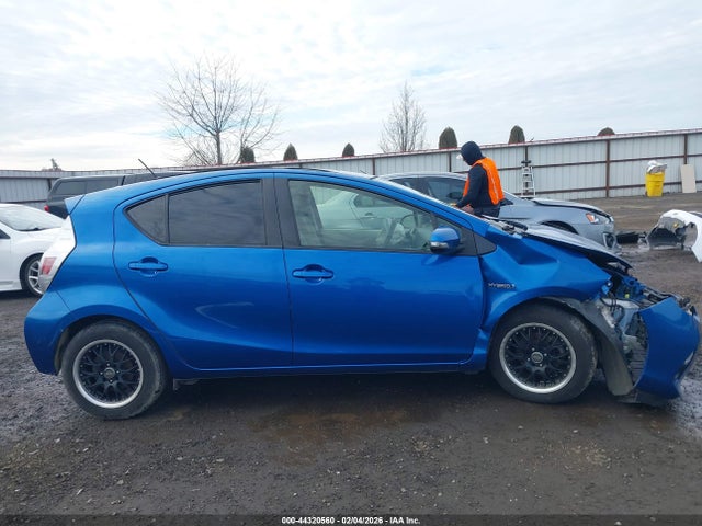JTDKDTB31E1059467 Toyota Prius C Four