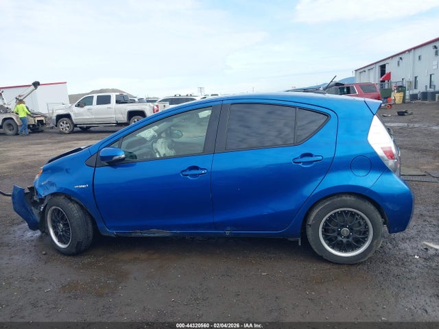JTDKDTB31E1059467 Toyota Prius C Four