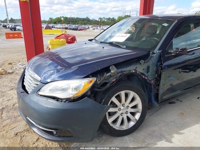 Продаж на аукціоні авто 2013 Chrysler 200 Limited, vin: 1C3CCBCG3DN737716, номер лоту: 44320602