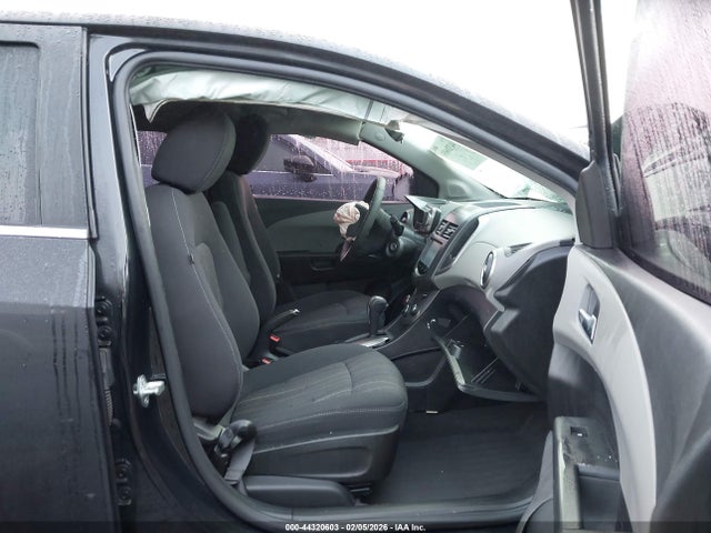 Chevrolet Sonic Lt Auto 2015 1G1JC6SB6F4116827 Image 18