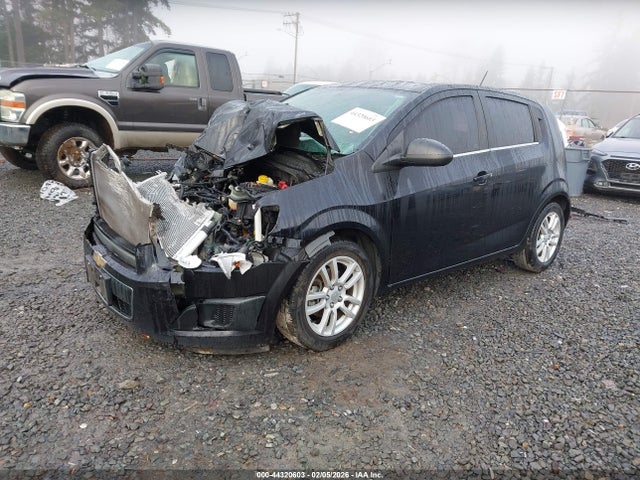 Chevrolet Sonic Lt Auto 2015 1G1JC6SB6F4116827 Image 2