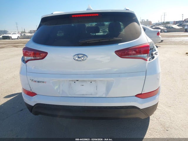 KM8J33A43JU814437 Hyundai TUCSON SEL