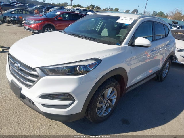 KM8J33A43JU814437 Hyundai TUCSON SEL