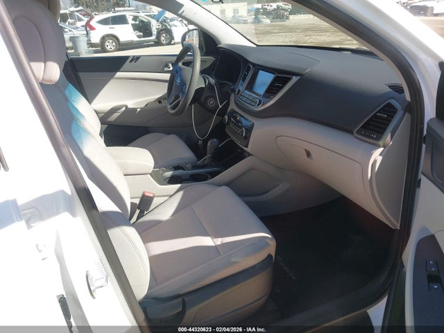 KM8J33A43JU814437 Hyundai TUCSON SEL