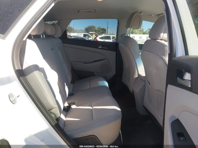 KM8J33A43JU814437 Hyundai TUCSON SEL