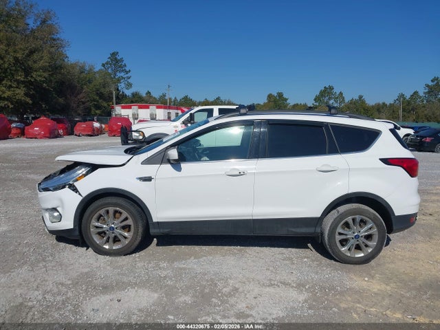 1FMCU9HD5KUC30511 Ford ESCAPE SEL