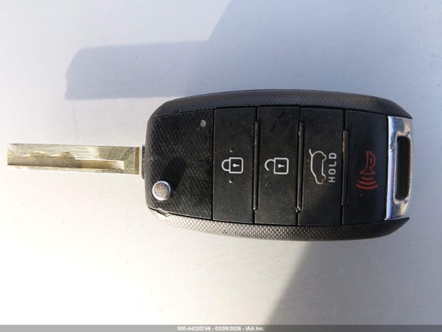 5XYPGDA51GG132037 KIA Sorento 3.3l Lx