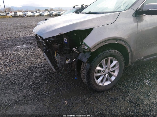 5XYPGDA51GG132037 KIA Sorento 3.3l Lx