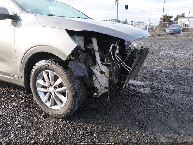 5XYPGDA51GG132037 KIA Sorento 3.3l Lx