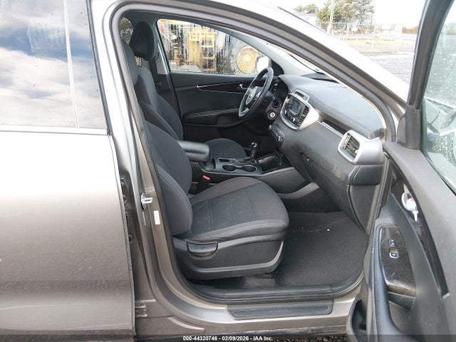 5XYPGDA51GG132037 KIA Sorento 3.3l Lx