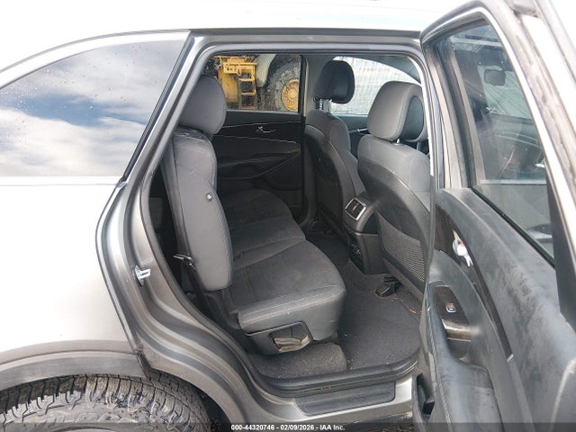5XYPGDA51GG132037 KIA Sorento 3.3l Lx
