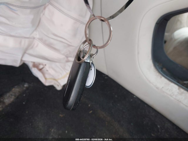 44320765 :رقم المزاد ، 1C3CCCAB2FN657176 vin ، 2015 Chrysler 200 Limited مزاد بيع