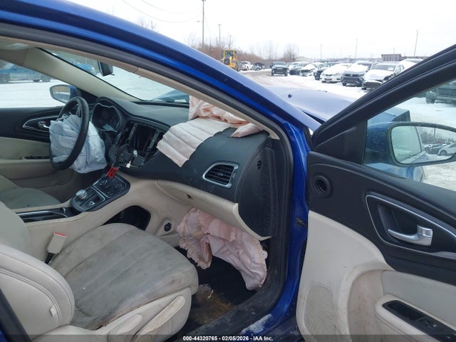 44320765 :رقم المزاد ، 1C3CCCAB2FN657176 vin ، 2015 Chrysler 200 Limited مزاد بيع