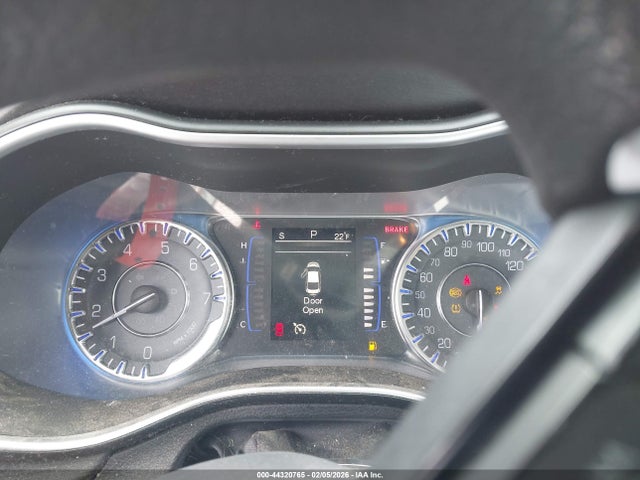 44320765 :رقم المزاد ، 1C3CCCAB2FN657176 vin ، 2015 Chrysler 200 Limited مزاد بيع