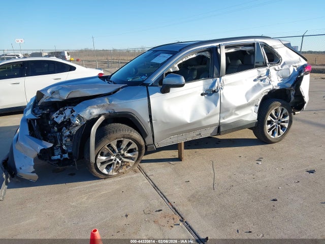 Продаж на аукціоні авто 2020 Toyota Rav4 Xle Premium, vin: 2T3C1RFV3LW090553, номер лоту: 44320814