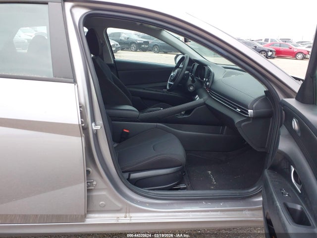 KMHLL4AG5PU549361 Hyundai ELANTRA SE