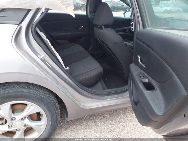 KMHLL4AG5PU549361 Hyundai ELANTRA SE