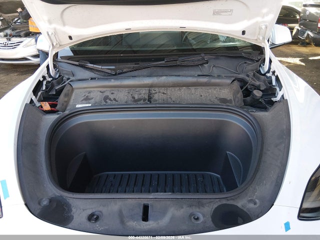 44320871 :رقم المزاد ، 7SAYGDEE6SF276992 vin ، 2025 Tesla Model Y Long Range Dual Motor All-wheel Drive مزاد بيع