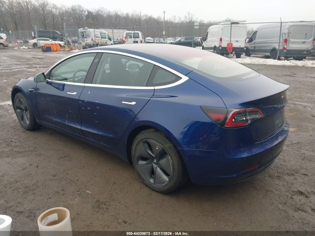 2018 TESLA MODEL 3 5YJ3E1EA0JF031788 Photo 2