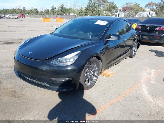 44320949 :رقم المزاد ، 5YJ3E1EA8JF108293 vin ، 2018 Tesla Model 3 Long Range/mid Range مزاد بيع
