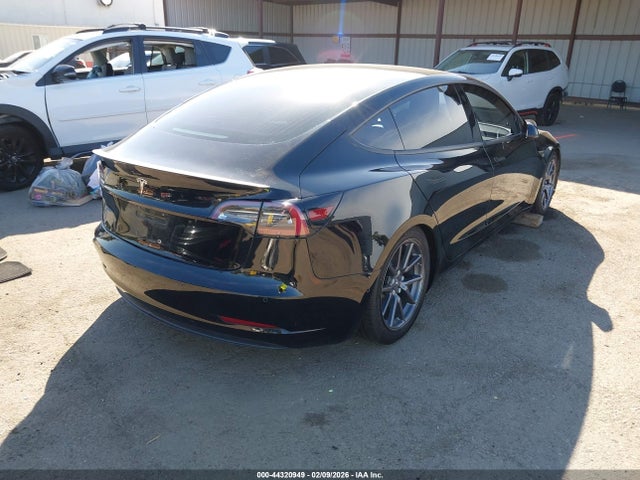 44320949 :رقم المزاد ، 5YJ3E1EA8JF108293 vin ، 2018 Tesla Model 3 Long Range/mid Range مزاد بيع