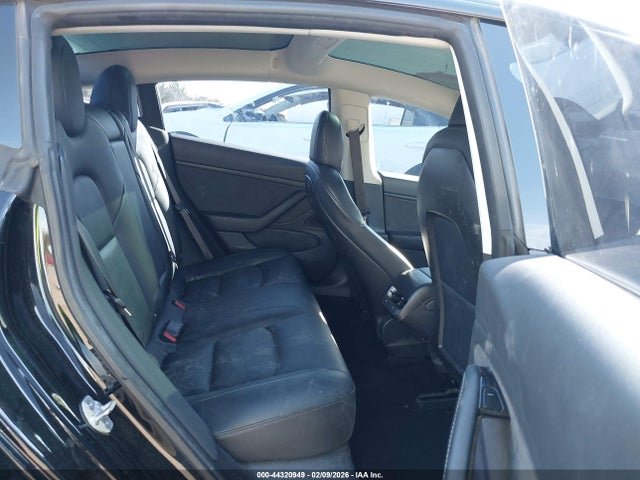 44320949 :رقم المزاد ، 5YJ3E1EA8JF108293 vin ، 2018 Tesla Model 3 Long Range/mid Range مزاد بيع
