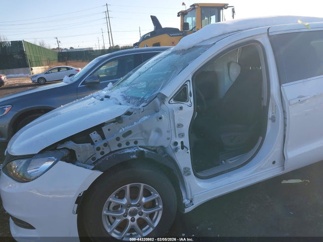 Продаж на аукціоні авто 2023 Chrysler Voyager Lx, vin: 2C4RC1CG7PR574799, номер лоту: 44320982