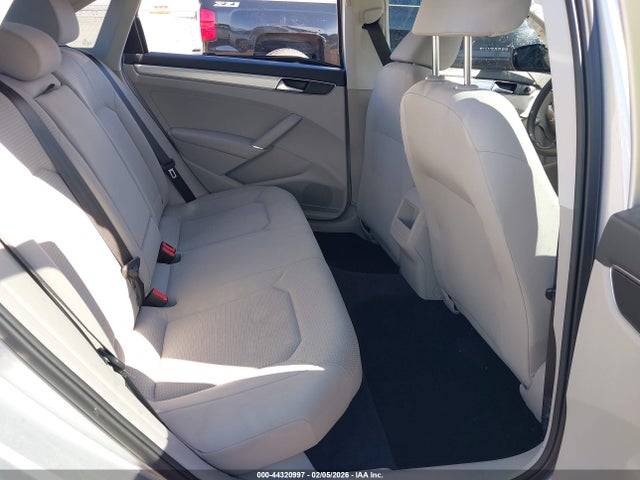 Auction sale of the 2018 Volkswagen Passat 2.0t R-line/2.0t S, vin: 1VWAA7A33JC000915, lot number: 44320997