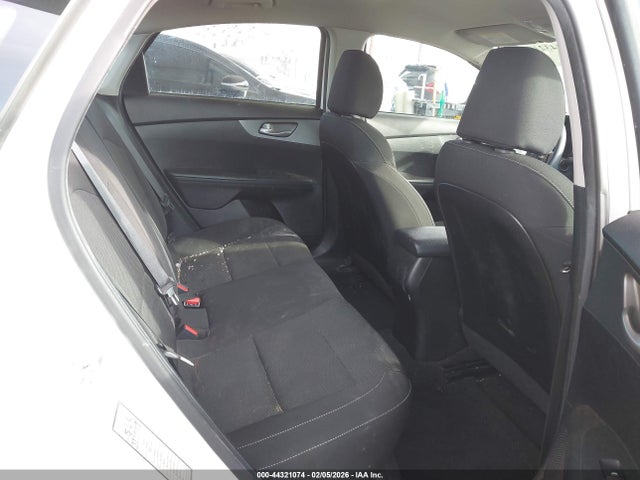 3KPF24AD1KE038943 KIA Forte Lxs