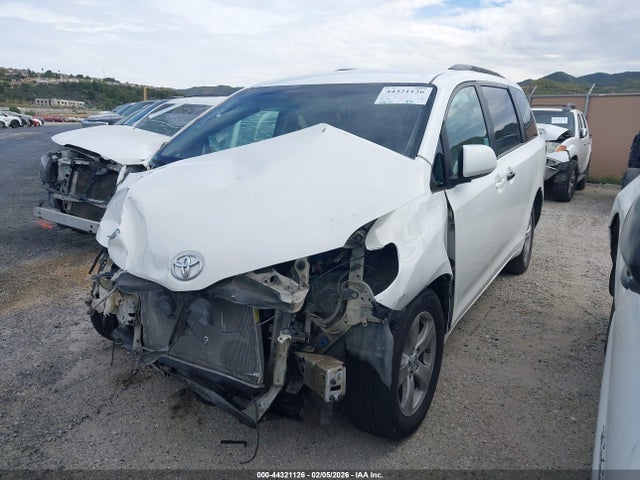 5TDKK3DC3FS580956 Toyota Sienna Le 8 Passenger