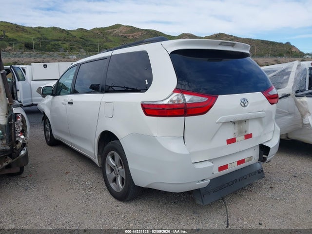5TDKK3DC3FS580956 Toyota Sienna Le 8 Passenger