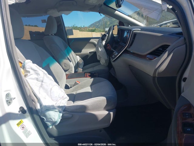 5TDKK3DC3FS580956 Toyota Sienna Le 8 Passenger