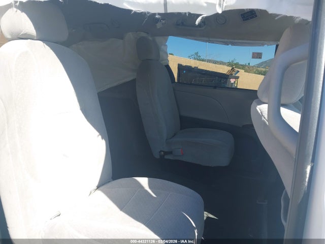 5TDKK3DC3FS580956 Toyota Sienna Le 8 Passenger