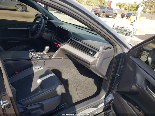 4T1DAACKXSU537077 Toyota CAMRY SE