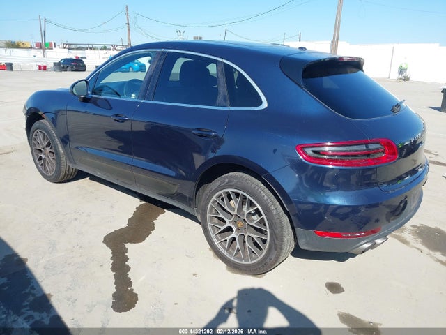 2017 PORSCHE MACAN WP1AB2A55HLB17652 Photo 2
