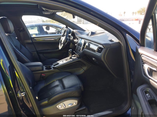 2017 PORSCHE MACAN WP1AB2A55HLB17652 Photo 4
