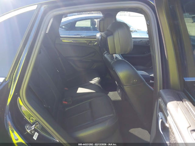 2017 PORSCHE MACAN WP1AB2A55HLB17652 Photo 7
