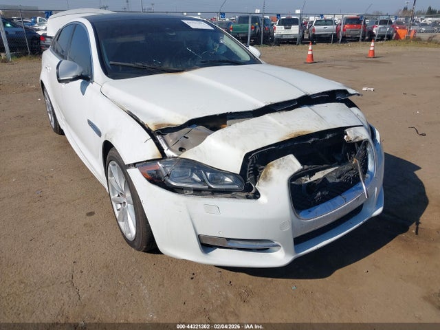 2016 JAGUAR XJ SAJWJ1CD0G8V92072 Photo 0