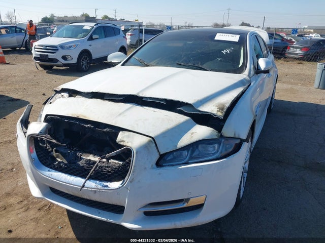 2016 JAGUAR XJ SAJWJ1CD0G8V92072 Photo 1