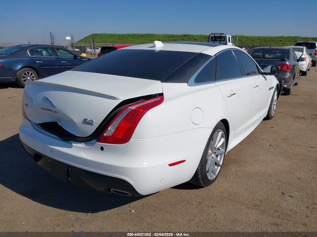 2016 JAGUAR XJ SAJWJ1CD0G8V92072 Photo 3