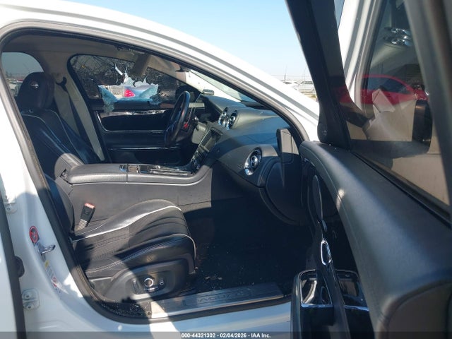 2016 JAGUAR XJ SAJWJ1CD0G8V92072 Photo 4