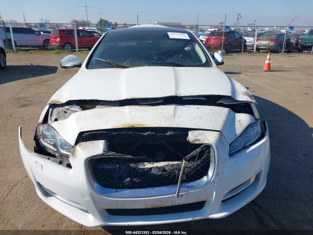 2016 JAGUAR XJ SAJWJ1CD0G8V92072 Photo 5