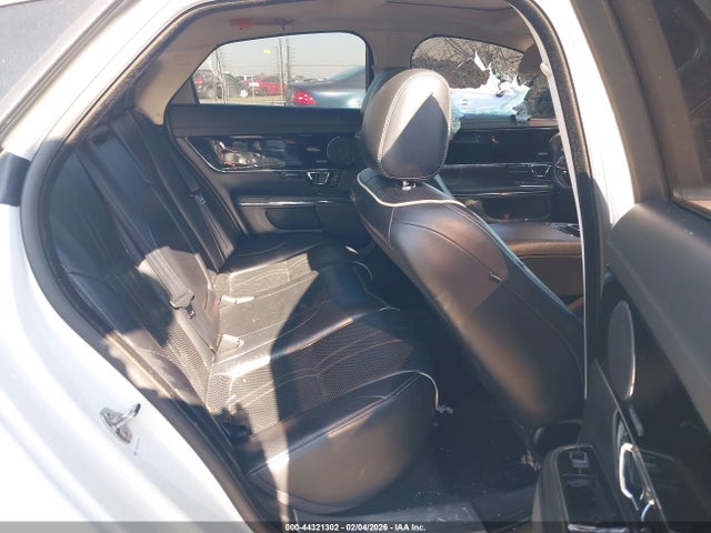 2016 JAGUAR XJ SAJWJ1CD0G8V92072 Photo 7