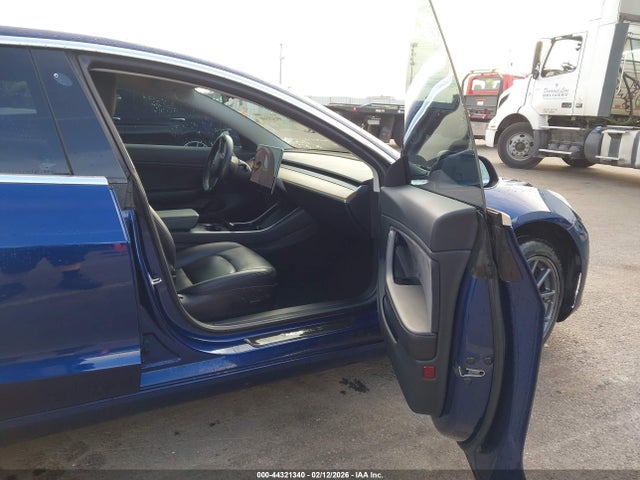 2018 TESLA MODEL 3 5YJ3E1EAXJF014576 Photo 4