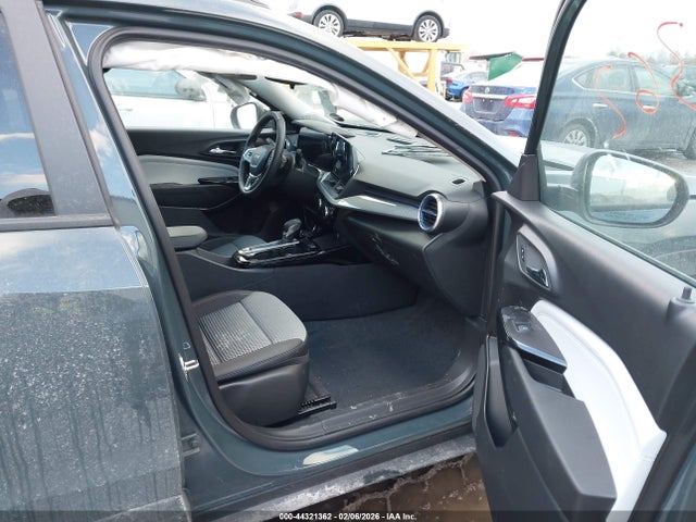2025 CHEVROLET TRAX KL77LHEP3SC244542 Photo 4
