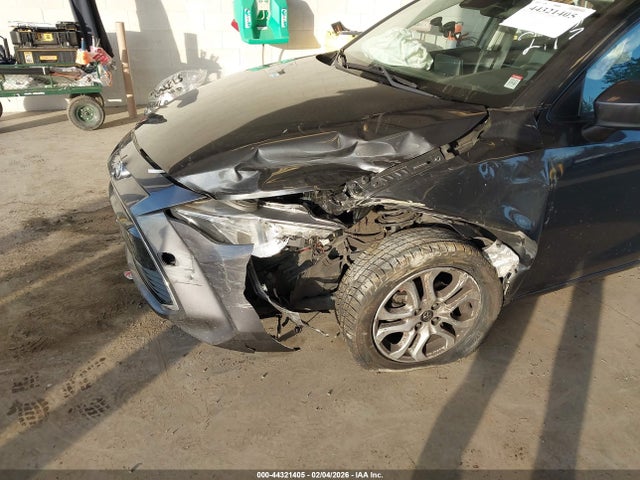 3MYDLBYVXHY183088 Toyota YARIS IA